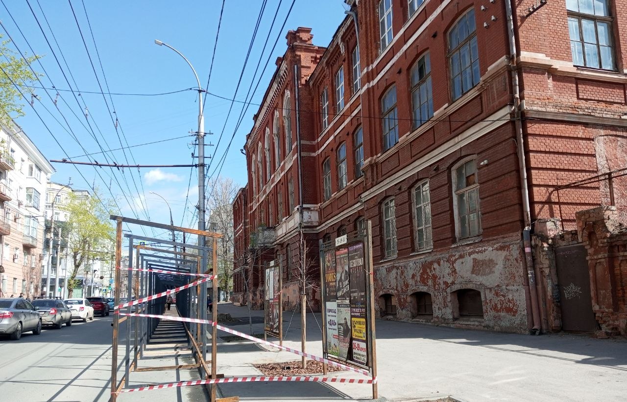 Саратовских депутатов возмутили гаражи во дворе авиационного техникума